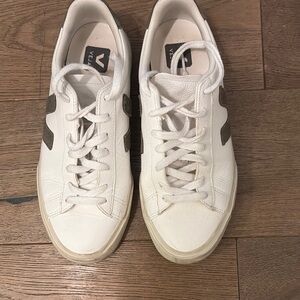 Veja White and Grey Suede Campo Size 39 US 8